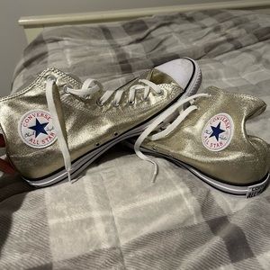 Converse Hugh top gold size M/11- W/13
